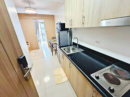 Budget Staycation MOA WiFi Smart TV