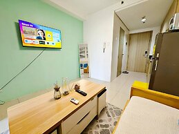 Budget Staycation MOA WiFi Smart TV
