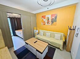 Budget Staycation MOA WiFi Smart TV