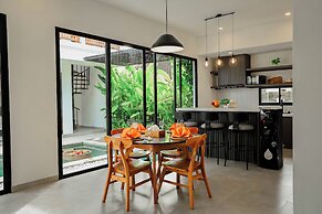 D'Kenyeri Villa by Aayan