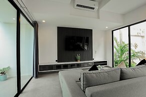 D'Kenyeri Villa by Aayan