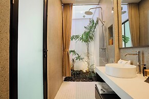 D'Kenyeri Villa by Aayan
