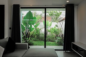 D'Kenyeri Villa by Aayan