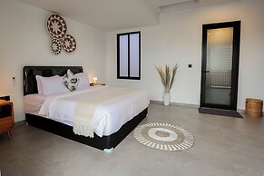 D'Kenyeri Villa by Aayan