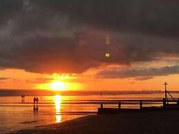 Journey s End Luxury Cottage 100m From Sea