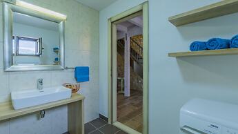 Rustic Villa Fragola With Heated Pool