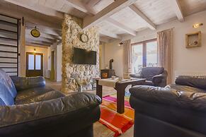 Rustic Villa Fragola With Heated Pool