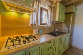 Rustic Villa Fragola With Heated Pool