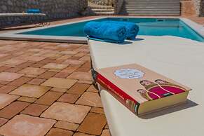 Rustic Villa Fragola With Heated Pool