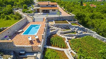 Rustic Villa Fragola With Heated Pool