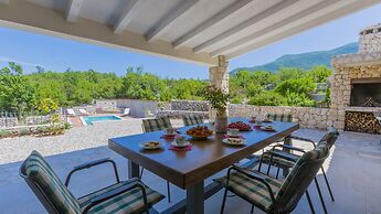 Rustic Villa Fragola With Heated Pool