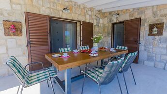 Rustic Villa Fragola With Heated Pool