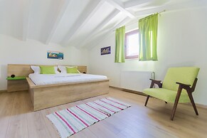 Rustic Villa Fragola With Heated Pool