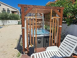 Apartment Didovi Dvori 2 With Jacuzzi