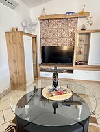 Apartment Didovi Dvori 2 With Jacuzzi