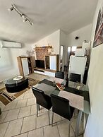 Apartment Didovi Dvori 2 With Jacuzzi