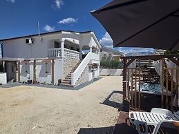 Apartment Didovi Dvori 1 With Jacuzzi