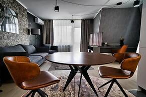 Modern central Apt with AC parking gym