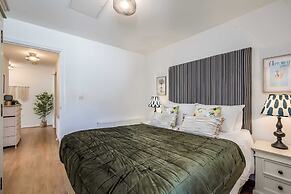 Central Belfast Apartments - The Cathedral Loft