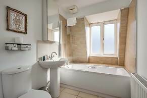 Central Belfast Apartments - The Cathedral Loft