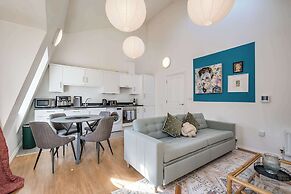 Central Belfast Apartments - The Cathedral Loft