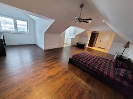 Devlok- Mystique Mansion 7 Br-sleep 16 Kawartha