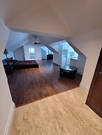 Devlok- Mystique Mansion 7 Br-sleep 16 Kawartha