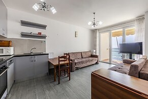 Beachfront Apartment With Pool Access
