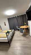 Cozy Room With Shared Garden Access