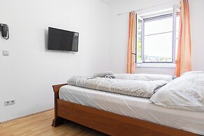 Cozy Room With Shared Garden Access