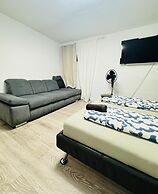 Cozy Room With Shared Garden Access