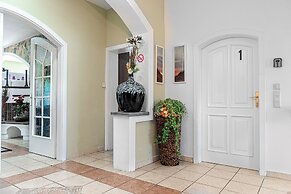 Cozy Room With Shared Garden Access