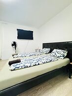 Cozy Room With Shared Garden Access