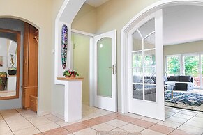 Cozy Room With Shared Garden Access