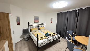 Cozy Room With Shared Garden Access