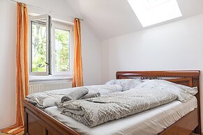 Cozy Room With Shared Garden Access