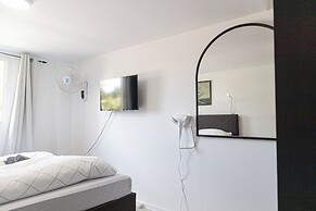 Cozy Room With Shared Garden Access