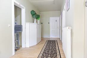 Cozy Room With Shared Garden Access