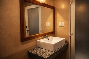 Seven Days Hotel
