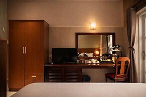 Seven Days Hotel