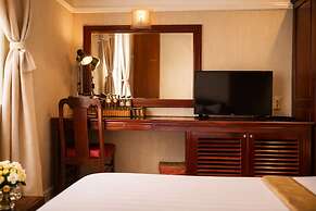 Seven Days Hotel