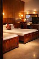 Seven Days Hotel