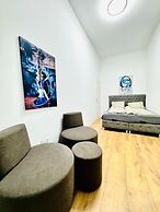 Stylish 9BR Apartment for 18 Guests
