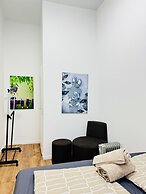 Stylish 9BR Apartment for 18 Guests