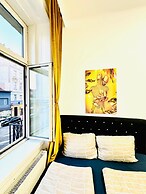 Stylish 9BR Apartment for 18 Guests