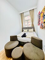 Stylish 9BR Apartment for 18 Guests