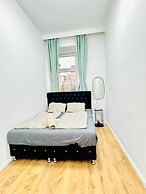Stylish 9BR Apartment for 18 Guests