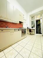Stylish 9BR Apartment for 18 Guests
