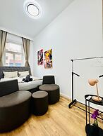 Stylish 9BR Apartment for 18 Guests