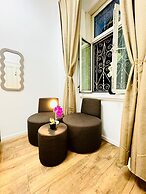 Stylish 9BR Apartment for 18 Guests